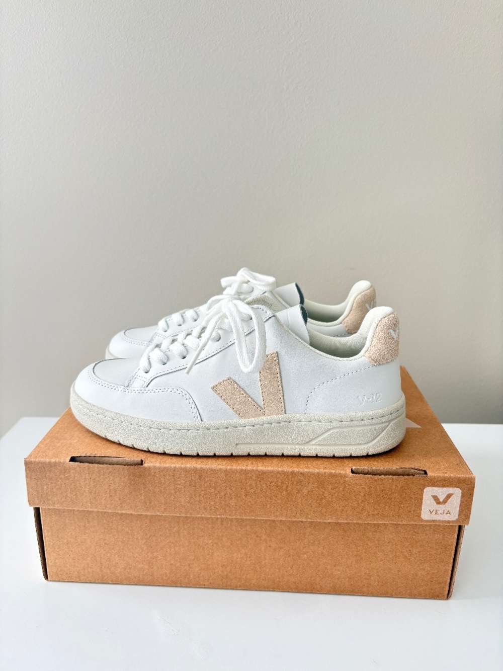 NEW VEJA V-12 Leather Extra-White Sable Sneakers EUR 36 US 5